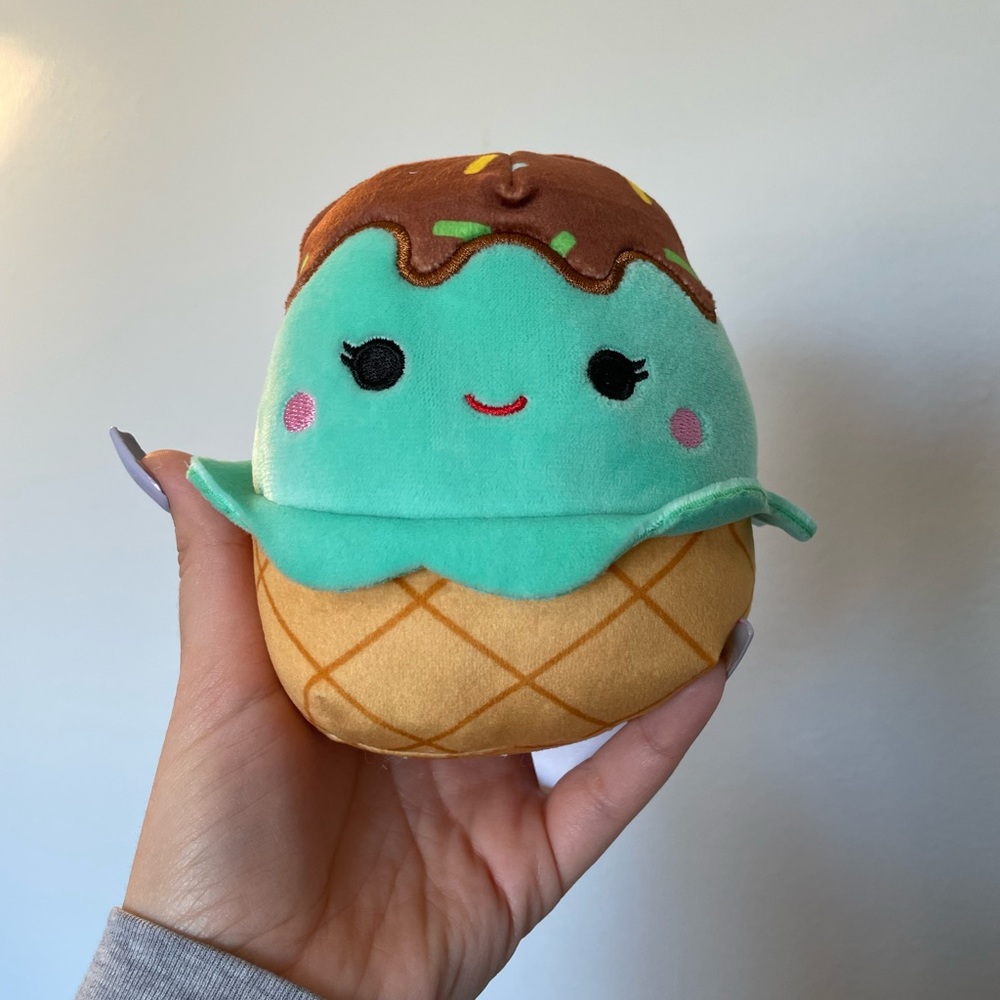 MAYA SQUISHMALLOW